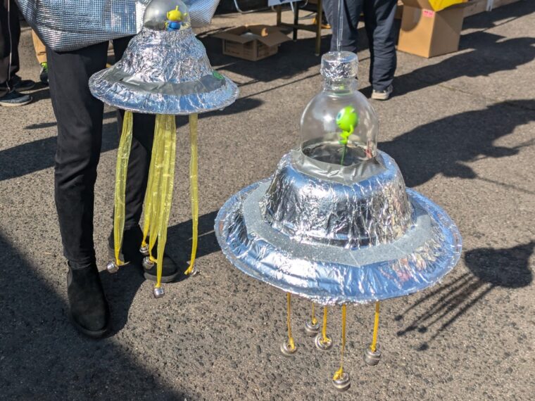 UFOの飾り。ペットボトルで作られている