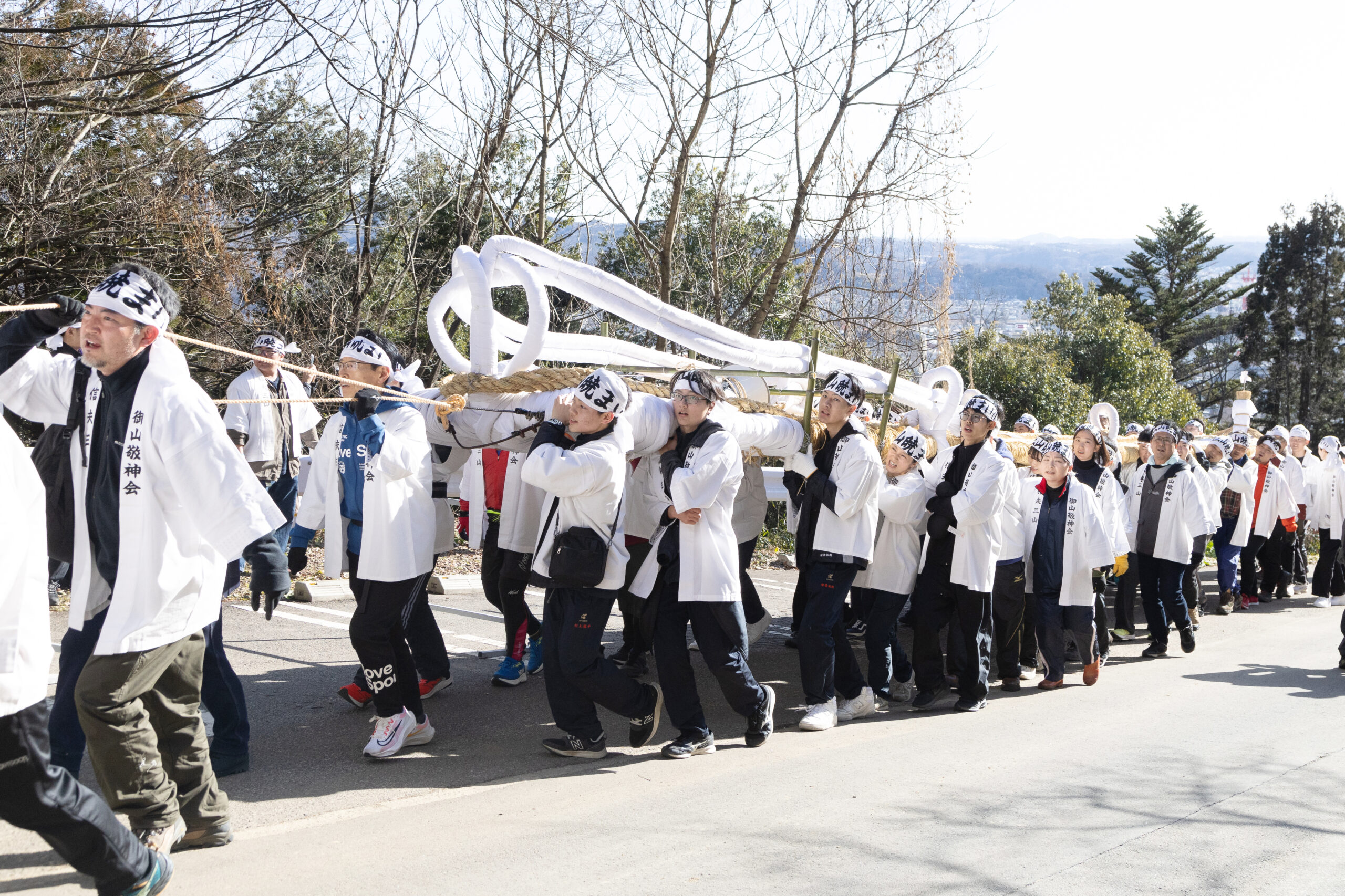 守り続ける伝統の「暁まいり」、土曜開催となり総勢100人の担ぎ手が集いました